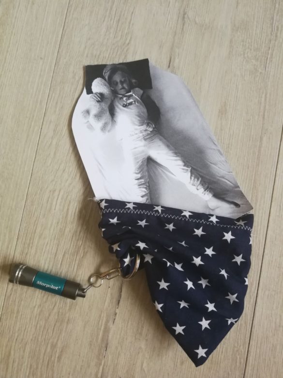 DIY Einladungen zur Übernachtungsparty – Chaos & Queen