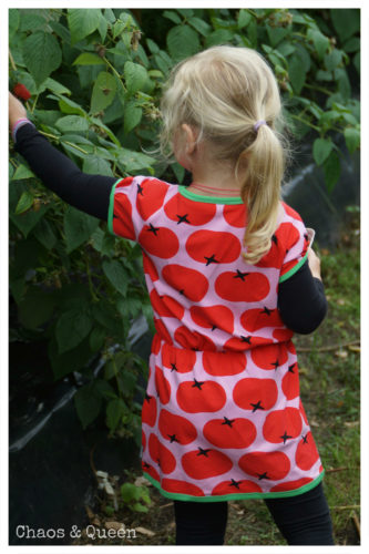 Kleid mit Tomatenaufdruck